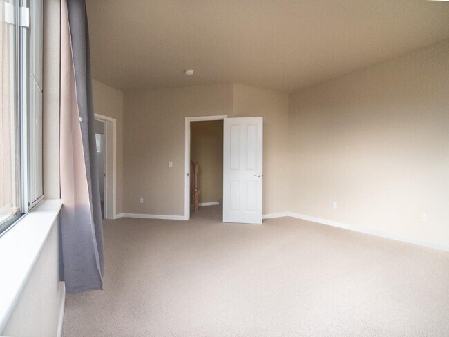 Building Photo - 15 Parkridge Cir