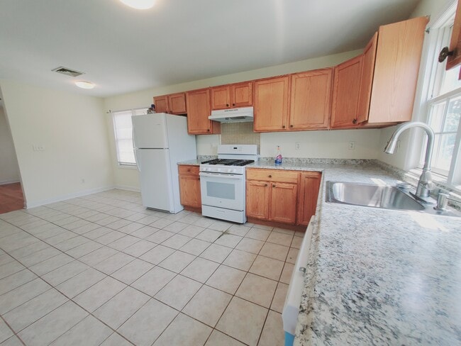 Building Photo - 35 Woodrow St