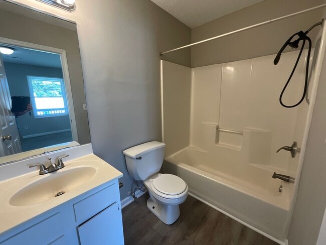 Building Photo - Remodeled High Point home! 3 Bedroom, 2 Ba...
