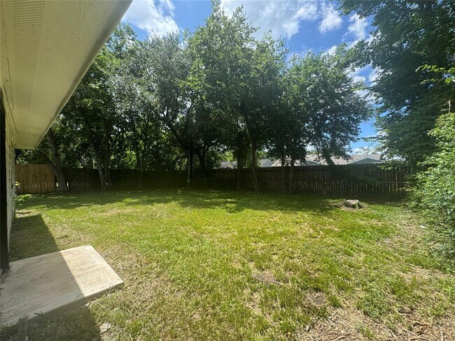 Building Photo - 4914 Enyart St