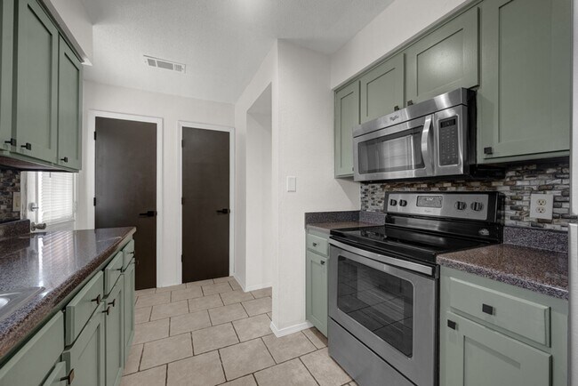 Building Photo - Townhome for Lease!