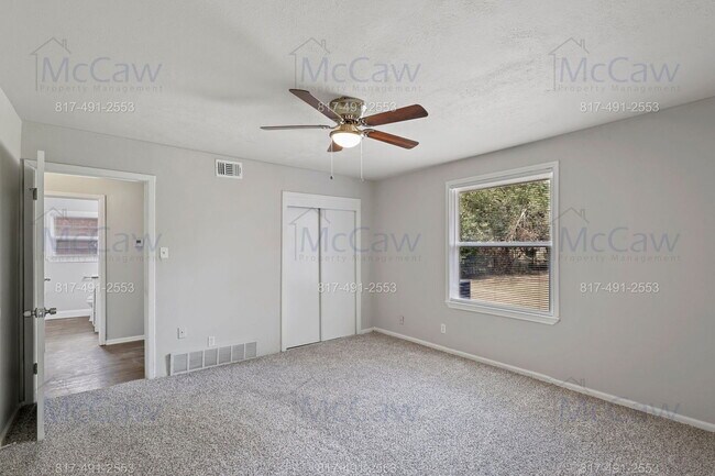 Building Photo - 816 Sandell Dr