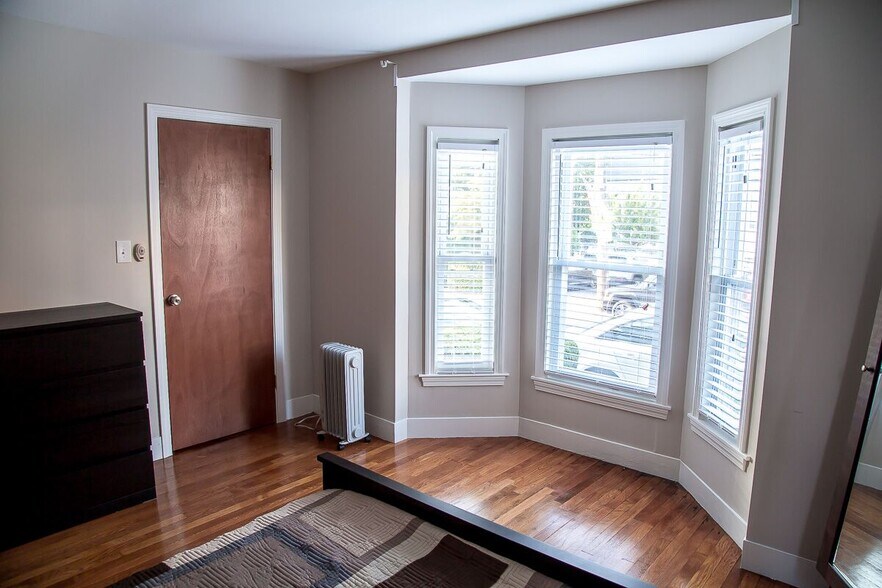 Building Photo - 14 Union St