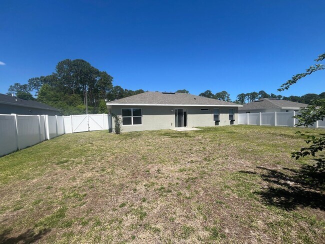 Building Photo - Newer Home with Fenced in Yard!!