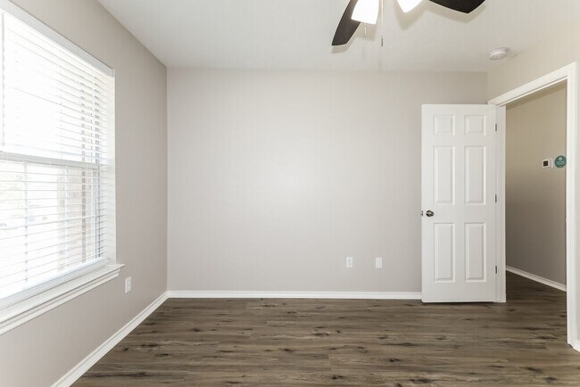 Building Photo - 6363 Bright Falls Ln