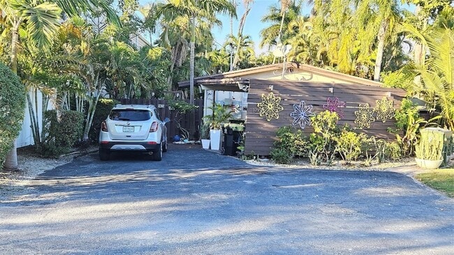 Building Photo - 1405 NE 17th St