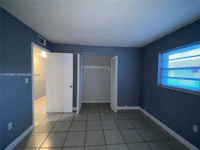 Building Photo - 1735 W 60th St