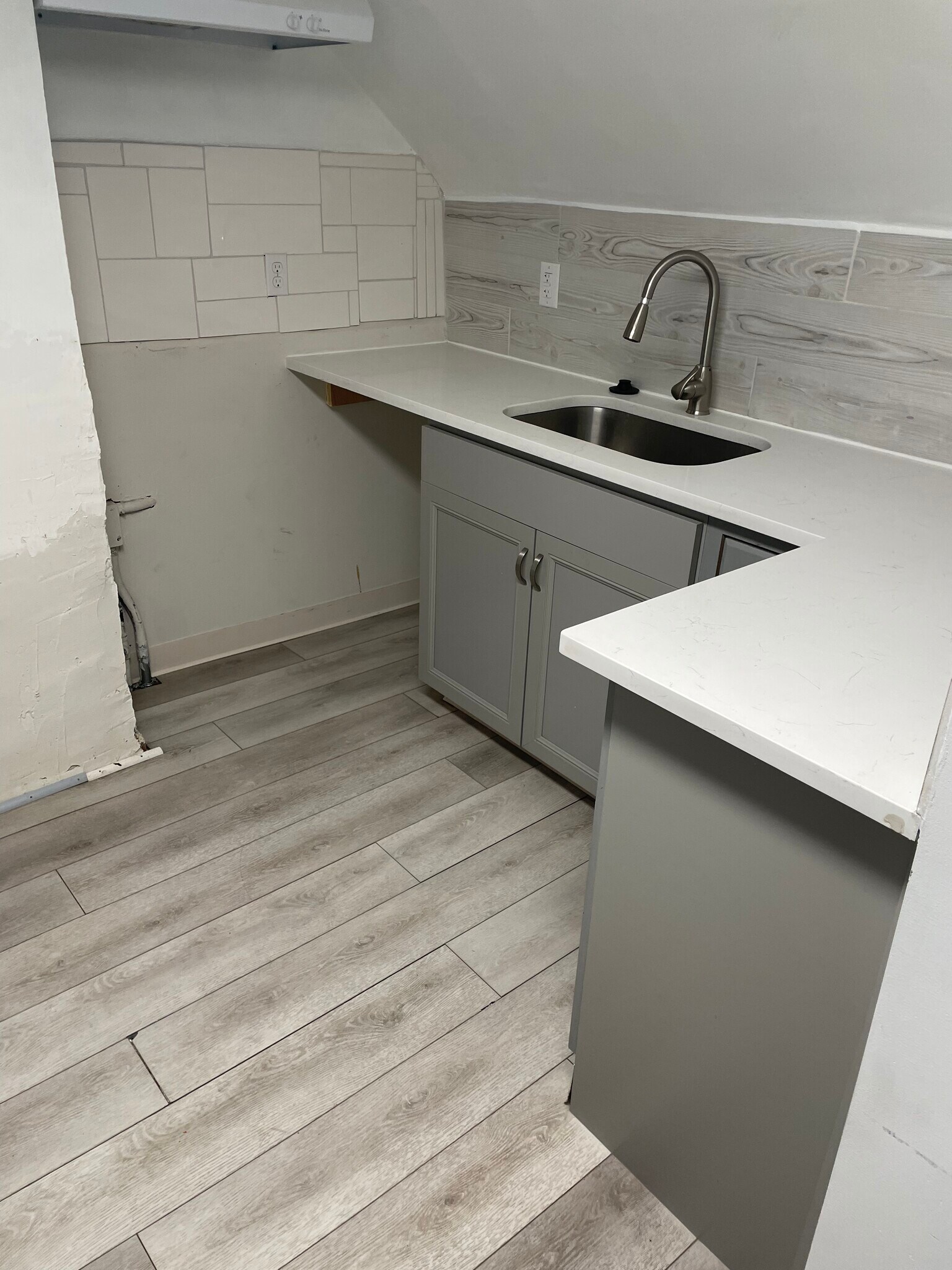 Building Photo - 76 Benham St