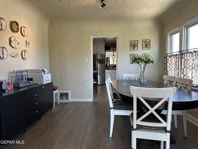 Building Photo - 3921 Pershing Dr