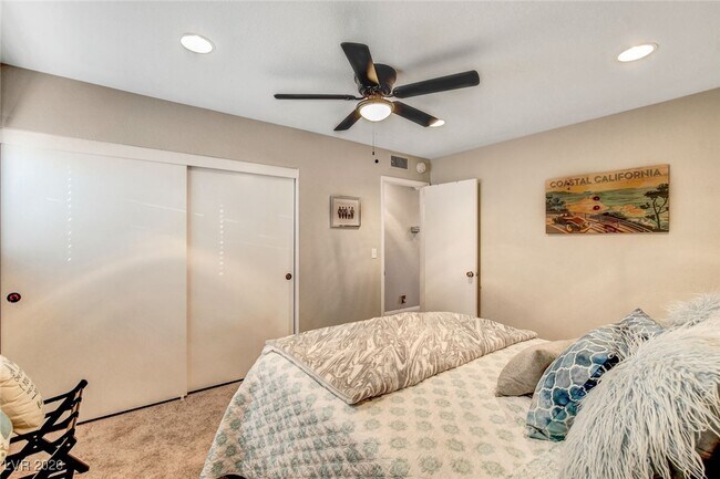 Building Photo - 4762 Torrence Dr