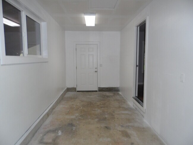 Building Photo - Inviting 3-Bedroom Home with Workshop/Storage and Outdoor Space