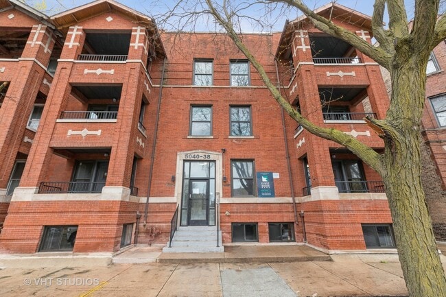 Primary Photo - 5040 S St Lawrence Ave