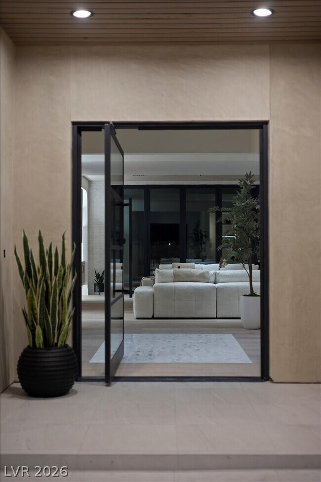 Building Photo - 2401 Driftwood Dr