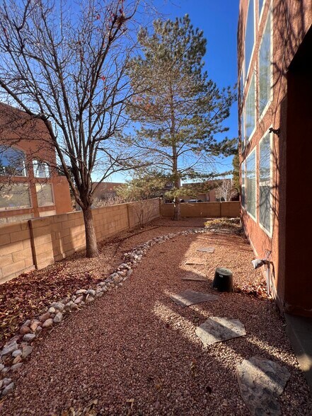 Building Photo - 13200 Bighorn Rd NE