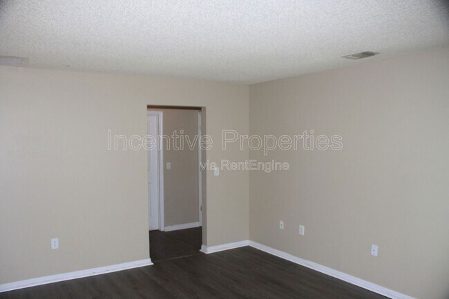 Building Photo - 4177 Versailles Dr