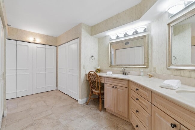 Building Photo - 2565 S Ocean Blvd