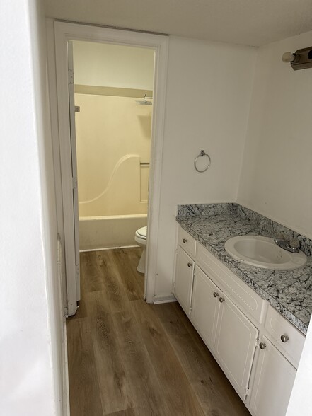 Building Photo - 1326 N Frye Ave