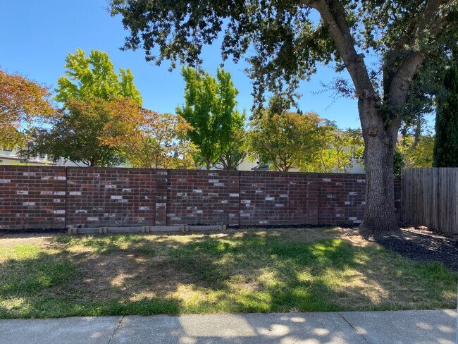 Building Photo - 8765 Clay Glen Way
