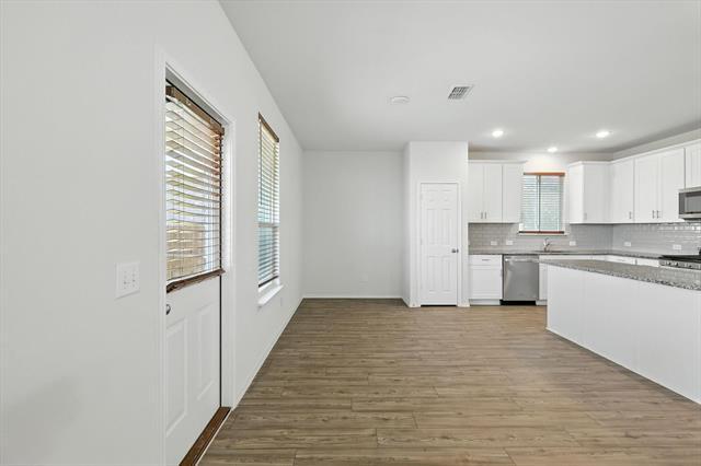 Building Photo - 507 Goldenrod Ln
