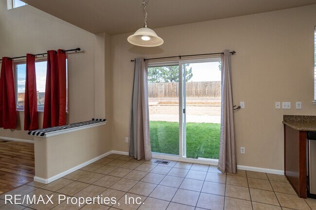 Building Photo - 4 br, 3.5 bath House - 8177 Kettle Drum St...