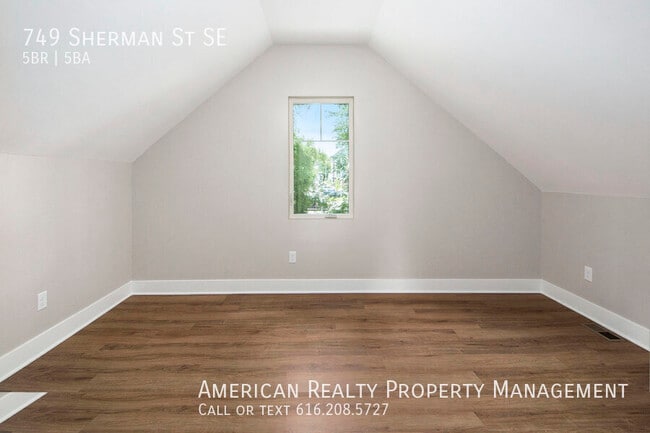 Building Photo - 749 Sherman St SE