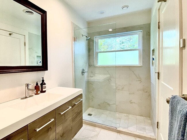 Building Photo - 21 North Loop