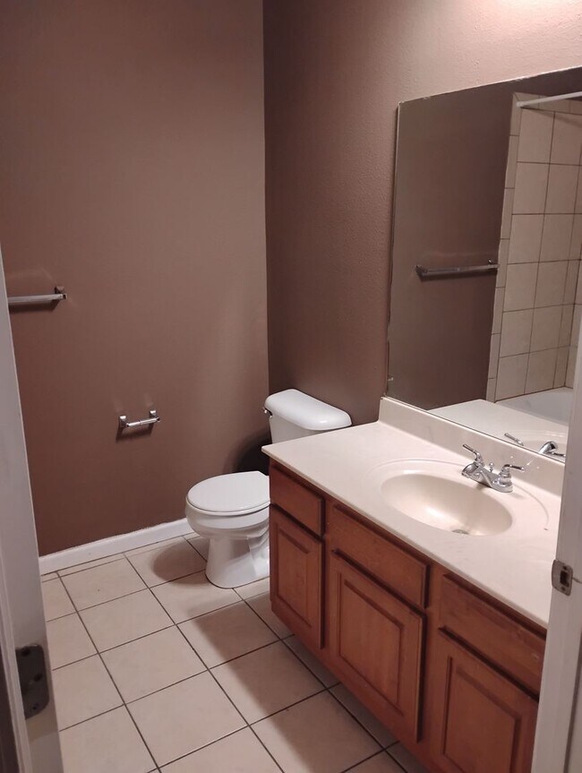 Building Photo - 2925 Hargrove E Rd