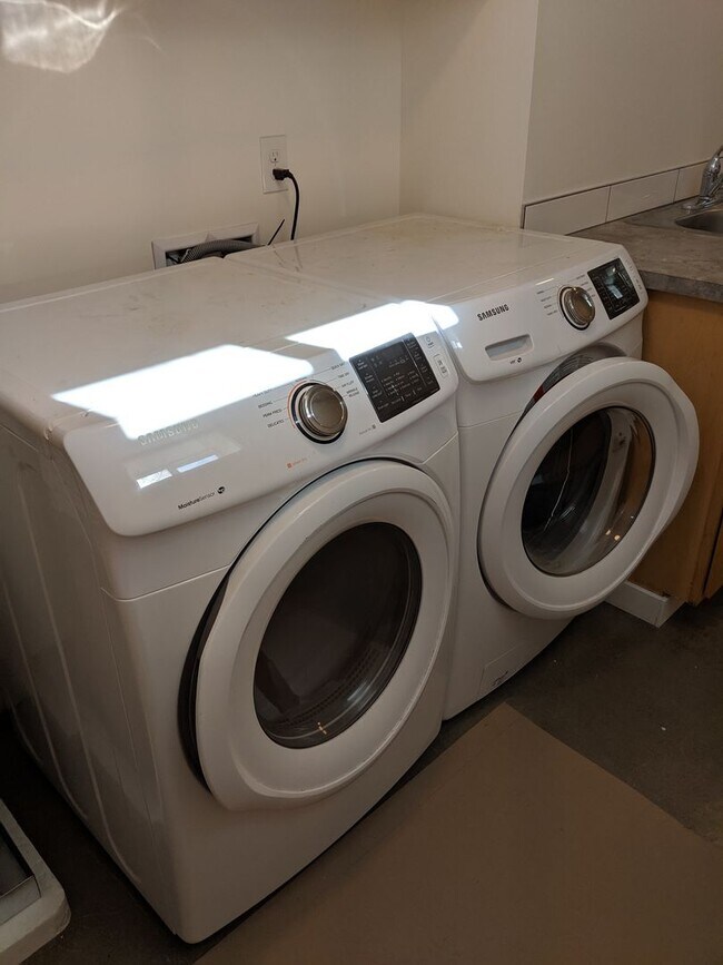 Building Photo - 121/123 N. Garrison Road