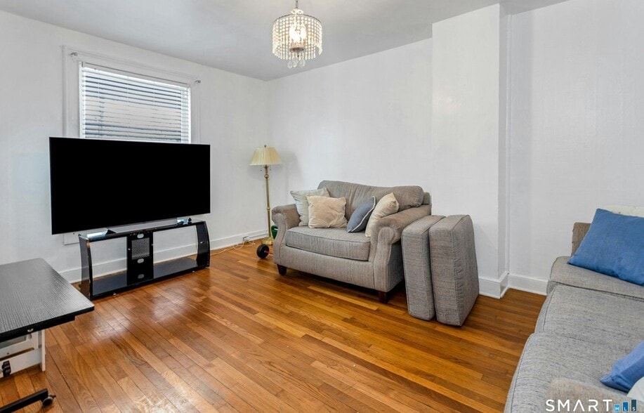 Building Photo - 18 Grandview Ave