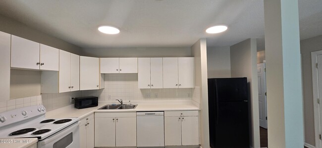 Building Photo - 3427 Westgate Dr