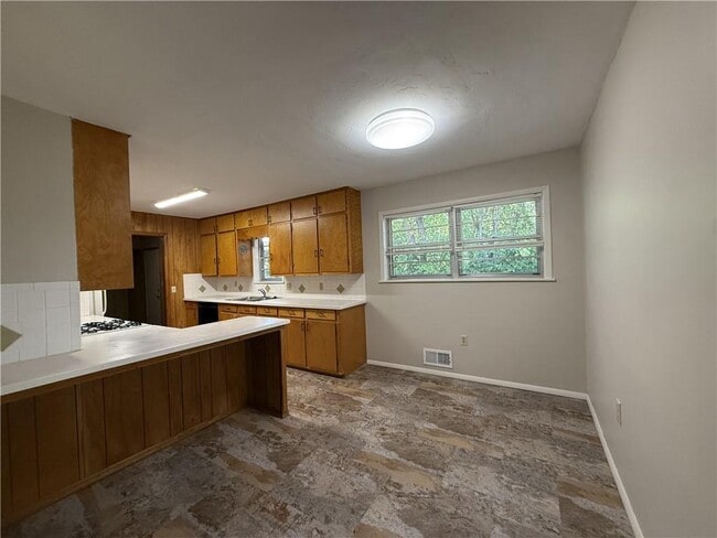 Building Photo - 209 Russell Dr