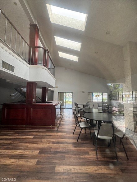 Building Photo - 10201 Mason Ave