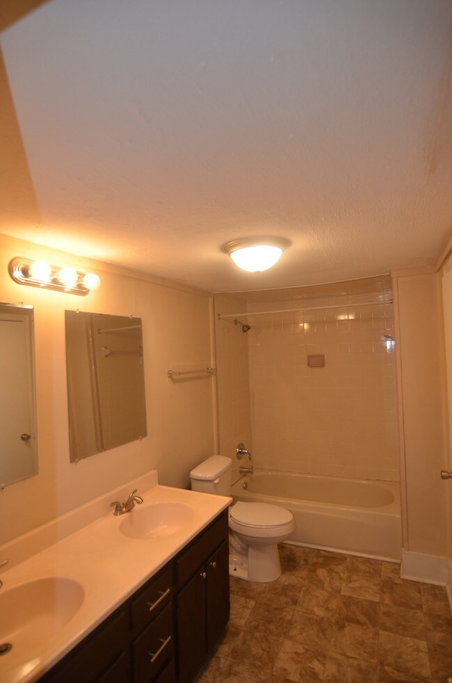 Building Photo - Charming Conrex Home Available Today!