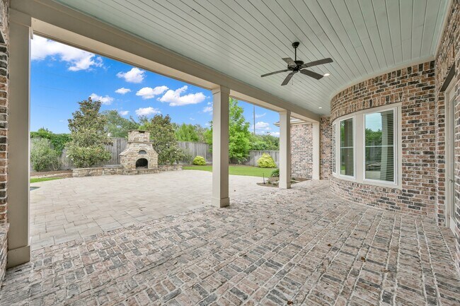 Building Photo - 2331 Bottlebrush Ln