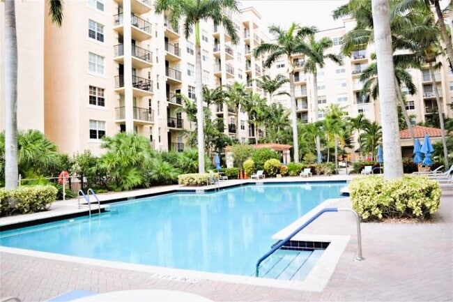 Building Photo - 1801 N Flagler Dr