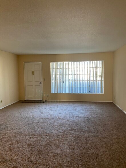 Living room - 7134 Amigo Ave