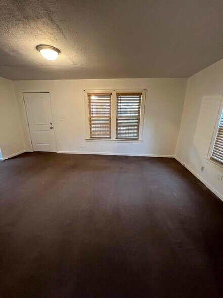 Building Photo - 400 Noble Ave