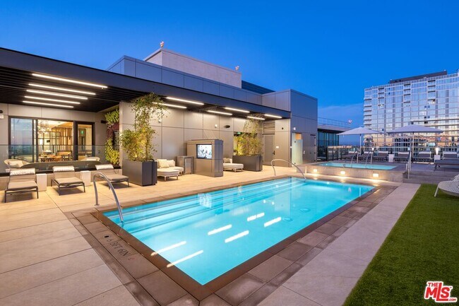 Building Photo - 675 Ninth Ave