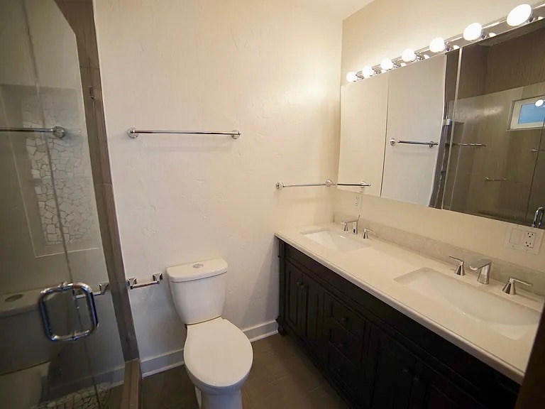 Main bathroom. - 3036 E St