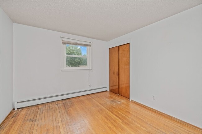 Building Photo - 75 Old Meadow Dr