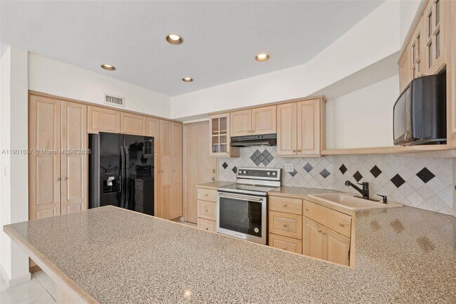 Building Photo - 1408 Brickell Bay Dr