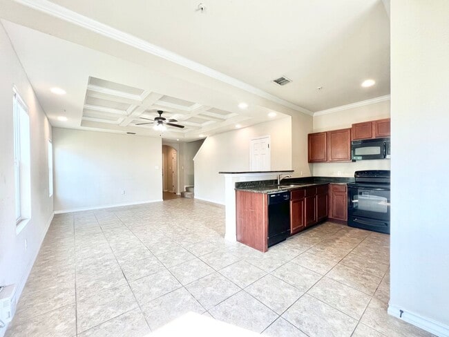 Building Photo - Lovely townhome | 3 bed/2.5 bath | End unit | near UT Medical Center/Lackland AFB/USAA!