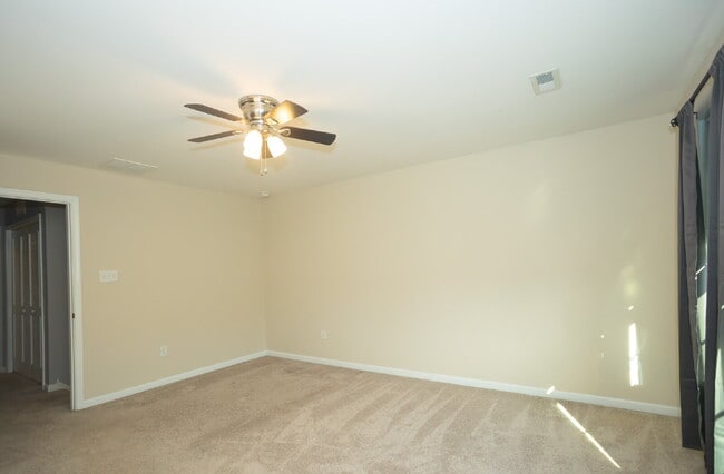 Building Photo - Exceptional 3-bedroom, 2.5-bathroom townhouse in the sought after community of The Villages at Cr...