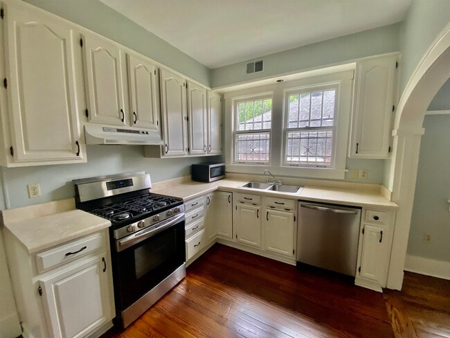 Building Photo - 2307 Evelyn Ave