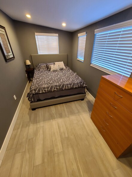 Building Photo - 525 S Raleigh St