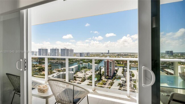 Building Photo - 3140 S Ocean Dr