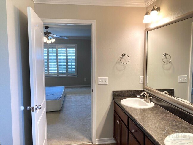 Building Photo - 8770 Kennedy Dr