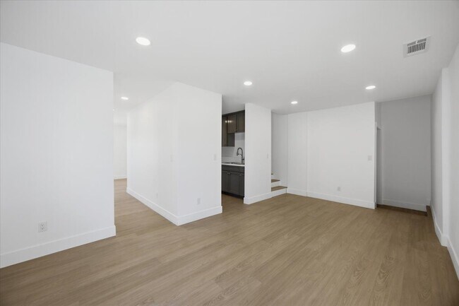 Building Photo - 1040 Gardena
