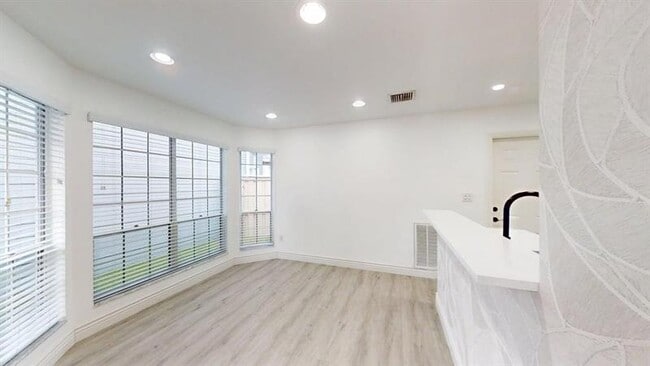 Building Photo - 5120 Coronado Ridge