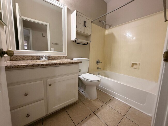 Building Photo - Beautiful 3 Bed / 2 Bath Surprise Home with *NO Carpet*